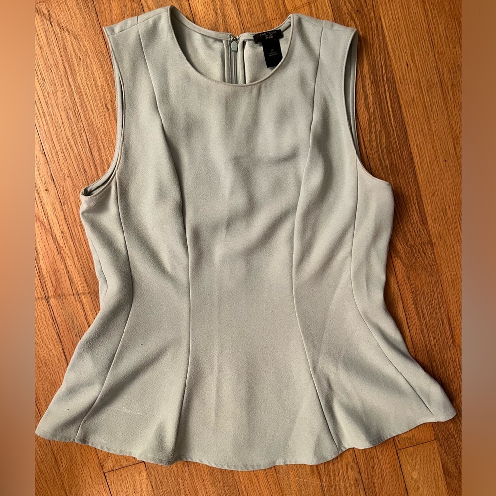 Ann Taylor Women’s flaired sleeveless top - Size Petite Small